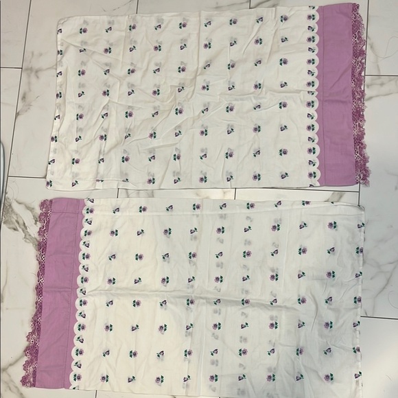 Vintage hand crocheted Purple and White Pillowcases - Picture 2 of 3